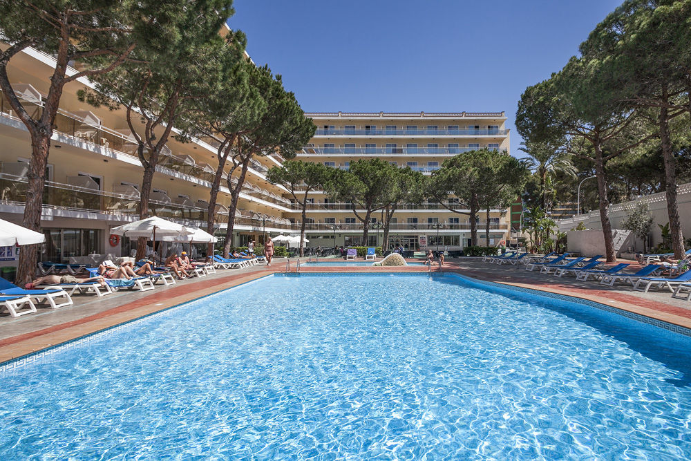 Hotel Oasis Park Salou Exterior foto