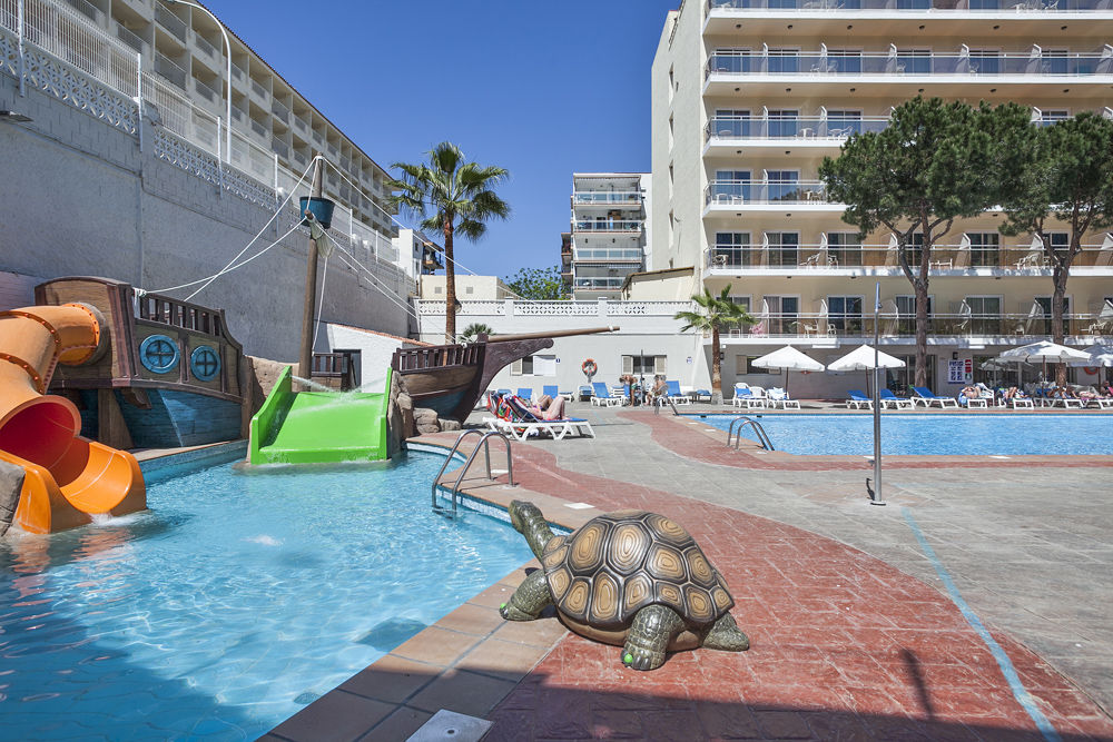 Hotel Oasis Park Salou Exterior foto