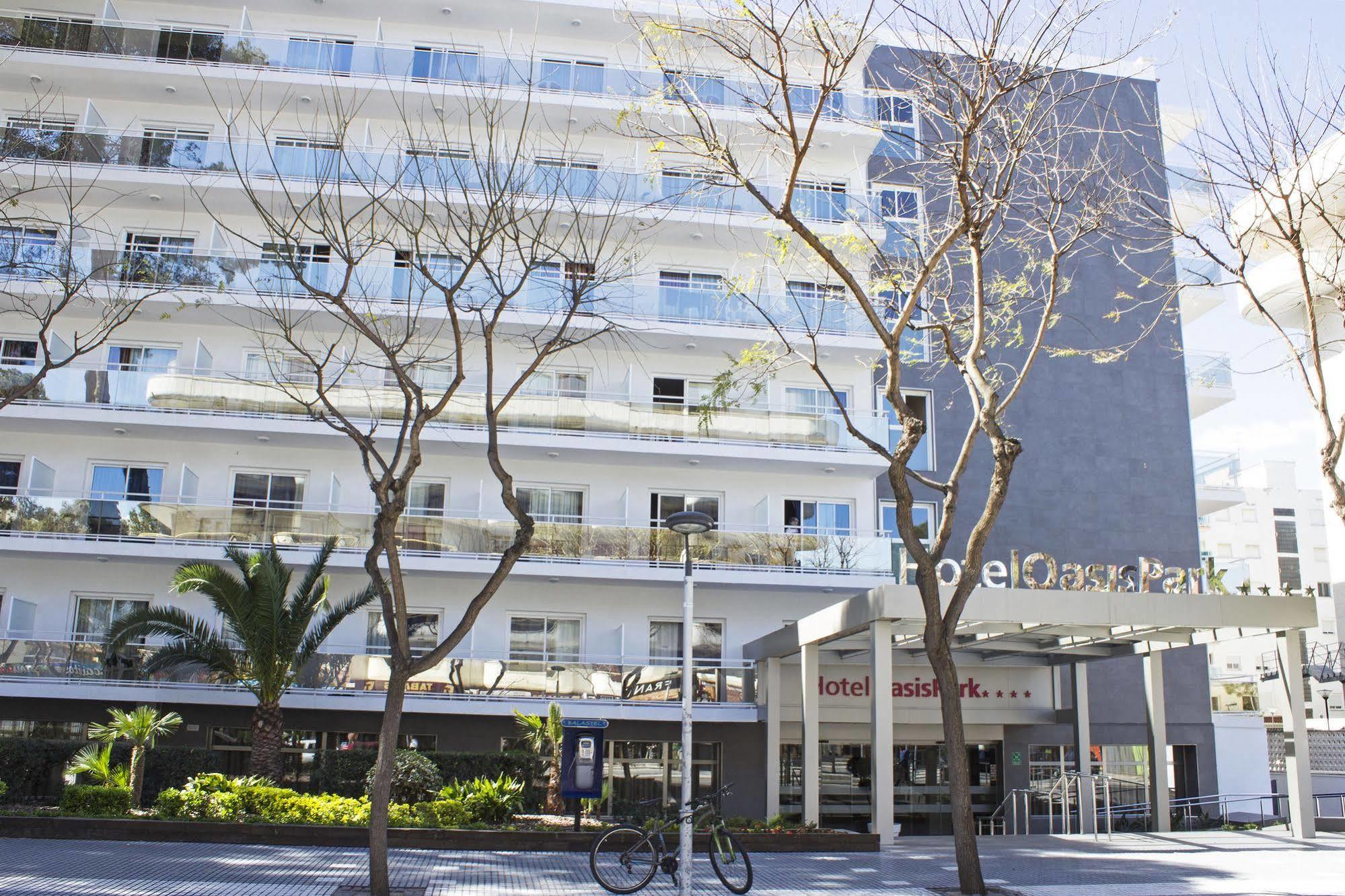 Hotel Oasis Park Salou Exterior foto